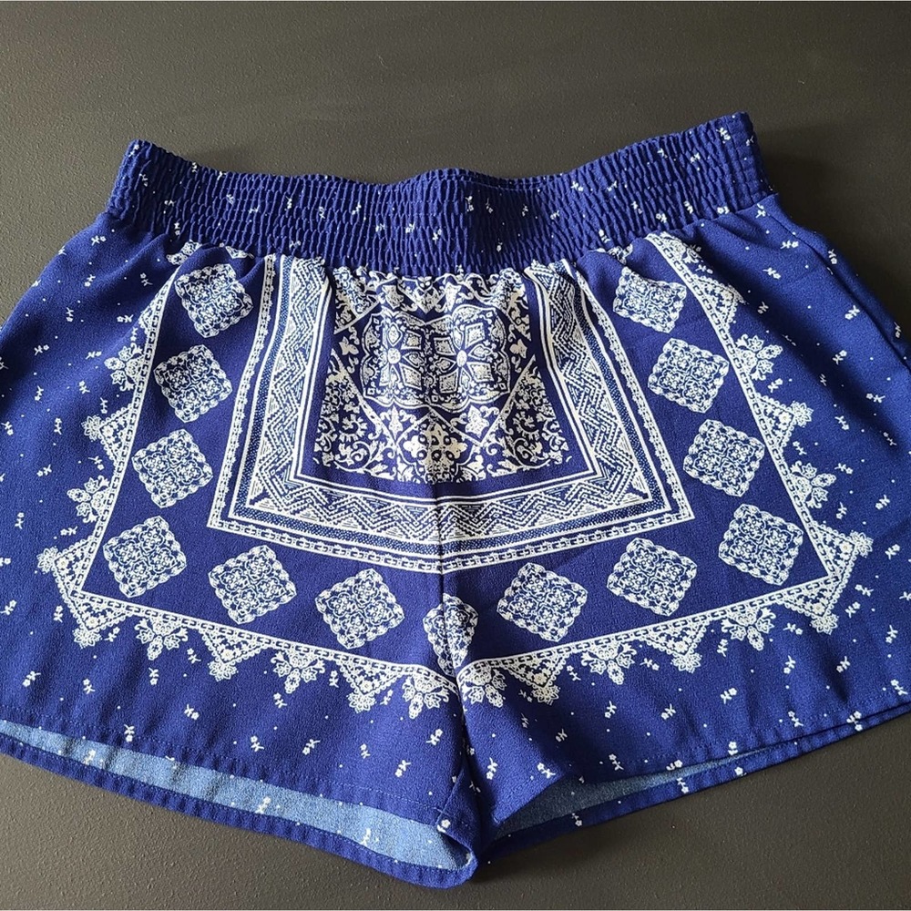 SWEET WANDERER | BLUE BANANA PRINT SHORTS - Picture 2 of 11